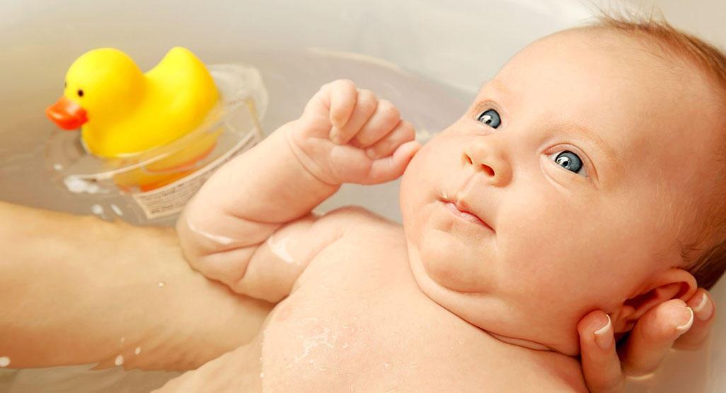 Как купать ребенка в 1 год в ванне thumbnail