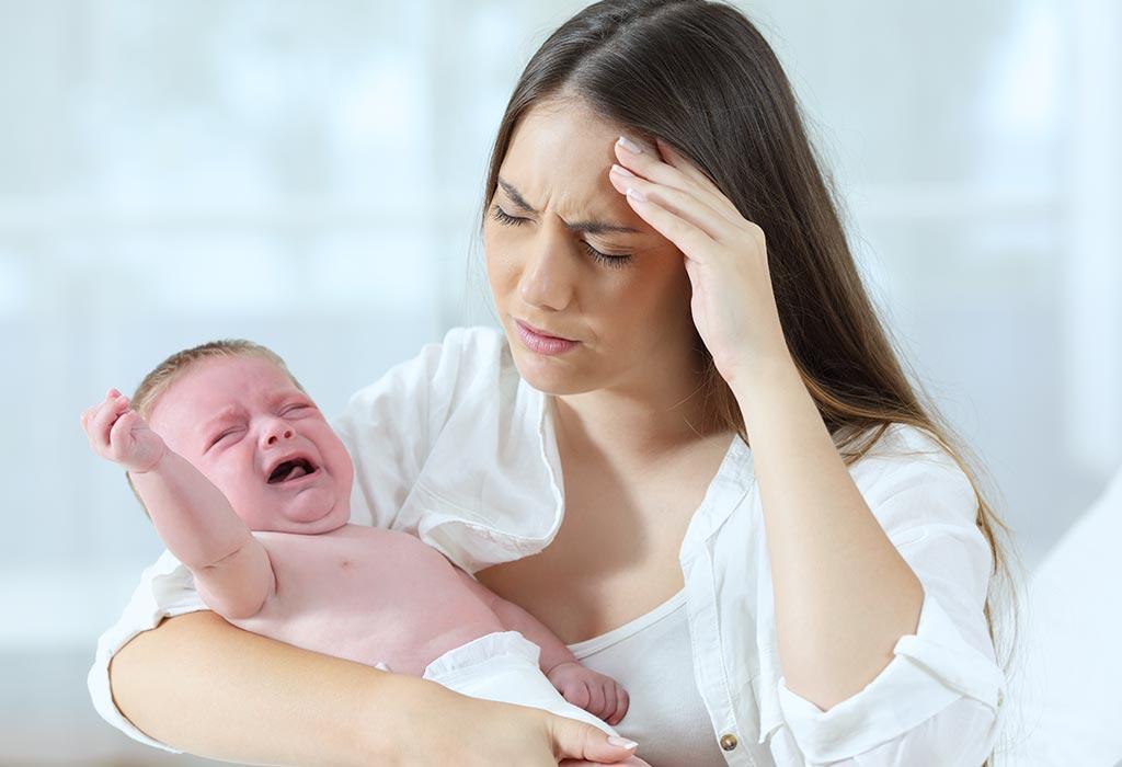 Как держать новорожденного когда болит живот thumbnail