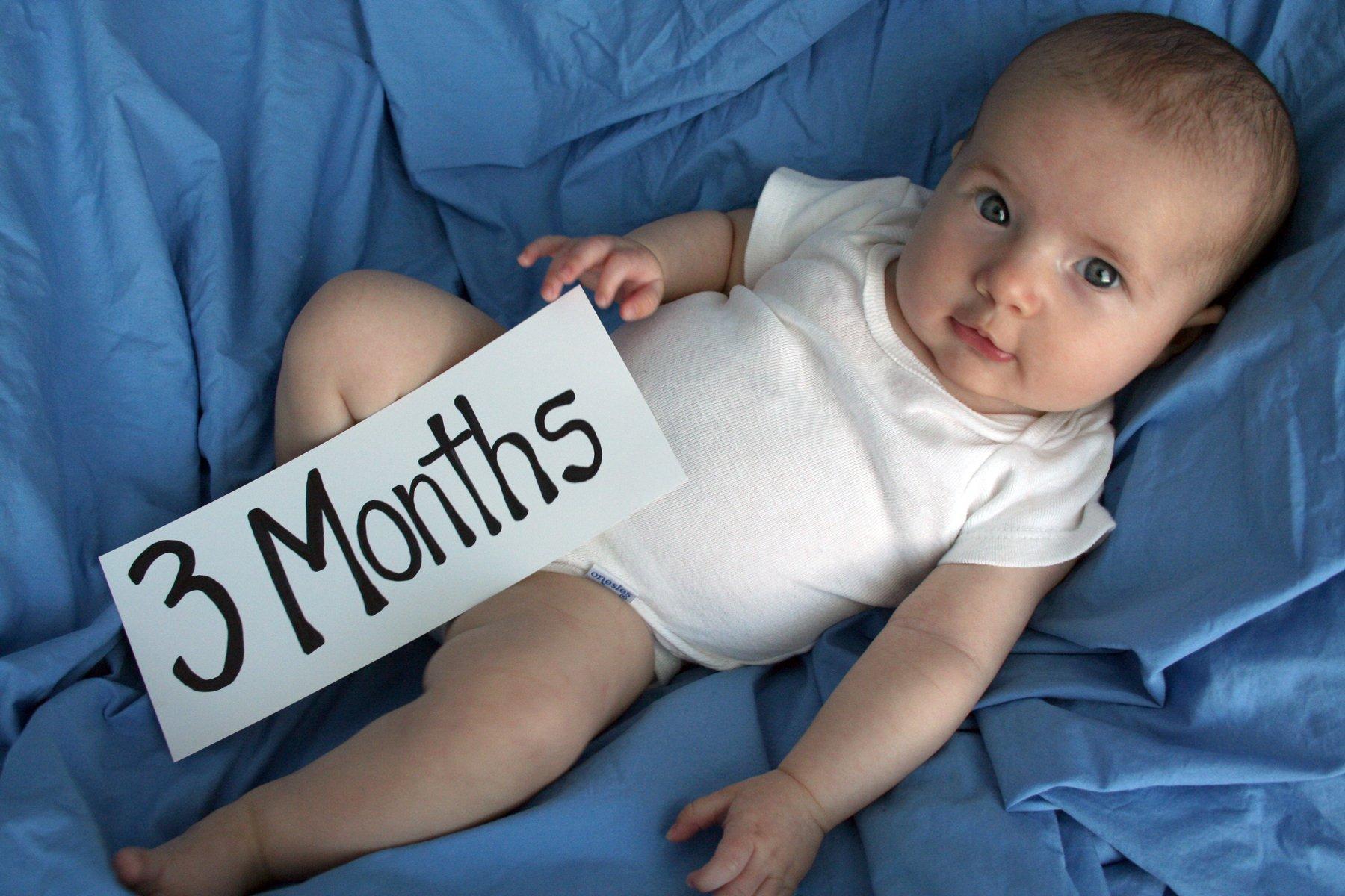 Ребенку 3 месяца развитие ребенка в 3 месяца видео thumbnail