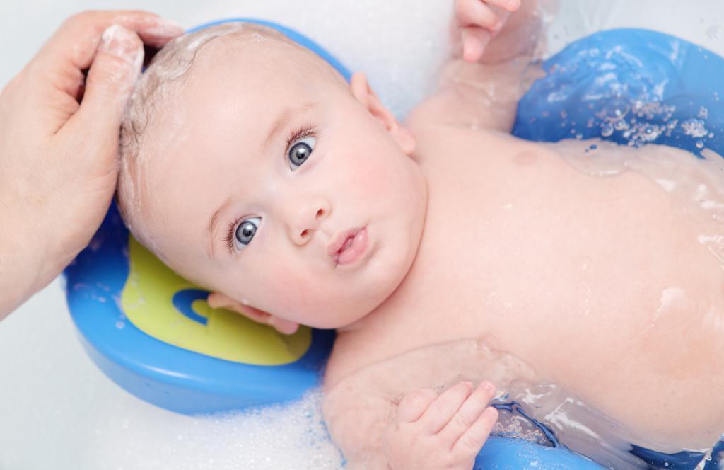 Сколько градусов температура воды для купания новорожденного ребенка thumbnail