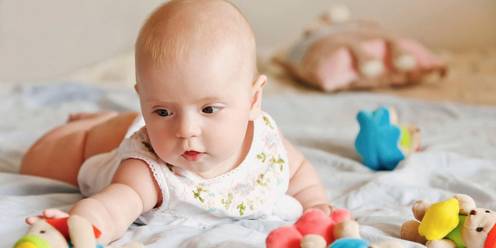 Развитие ребенка в 3 месяца как заниматься с малышом thumbnail