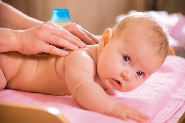 Укрепляющий массаж для двухмесячного младенца