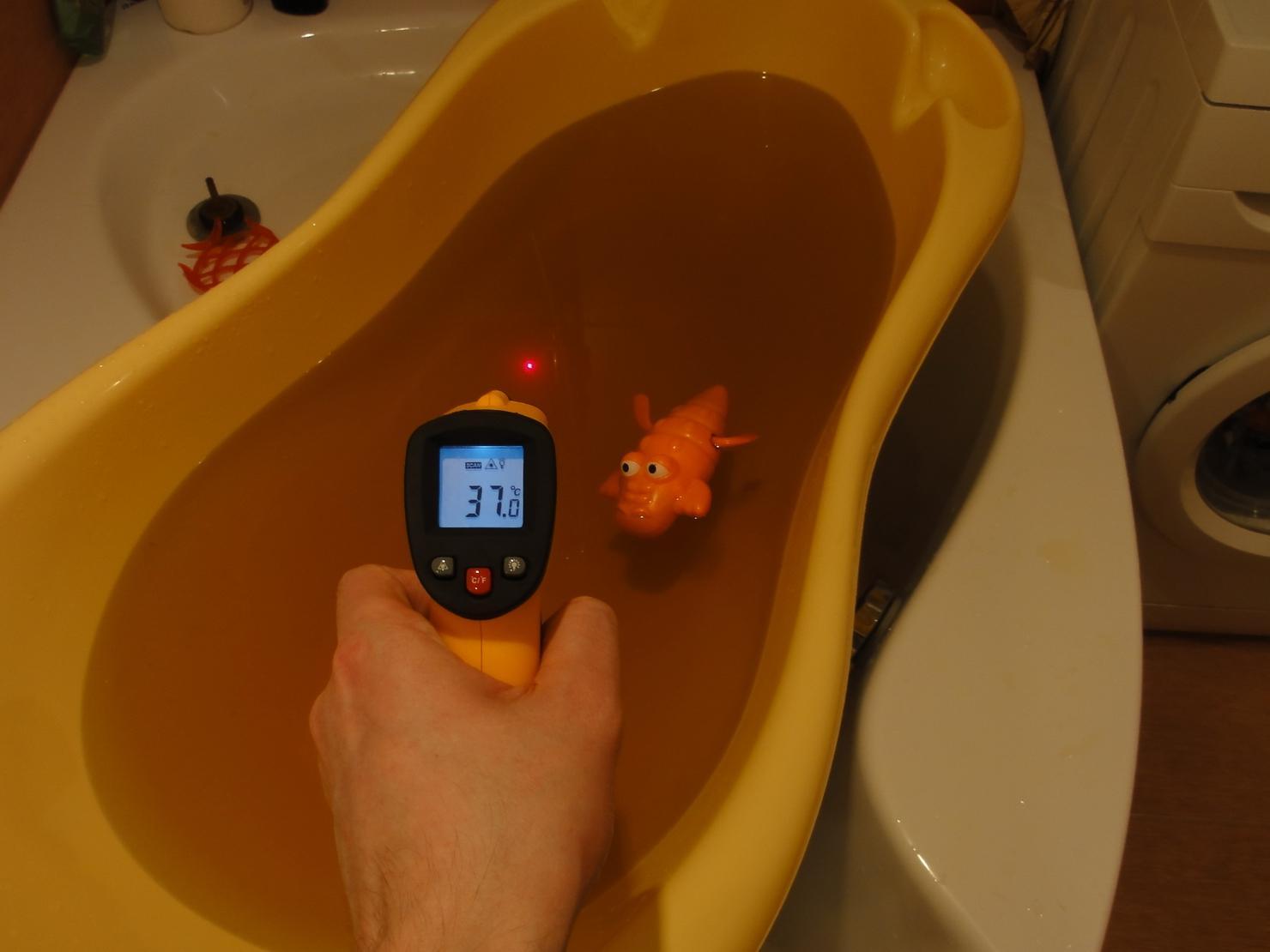 Какая должна быть температура воды для купания грудного ребенка thumbnail