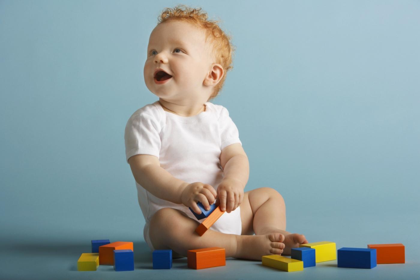 Игрушки для развития ребенка восьми месяцев thumbnail