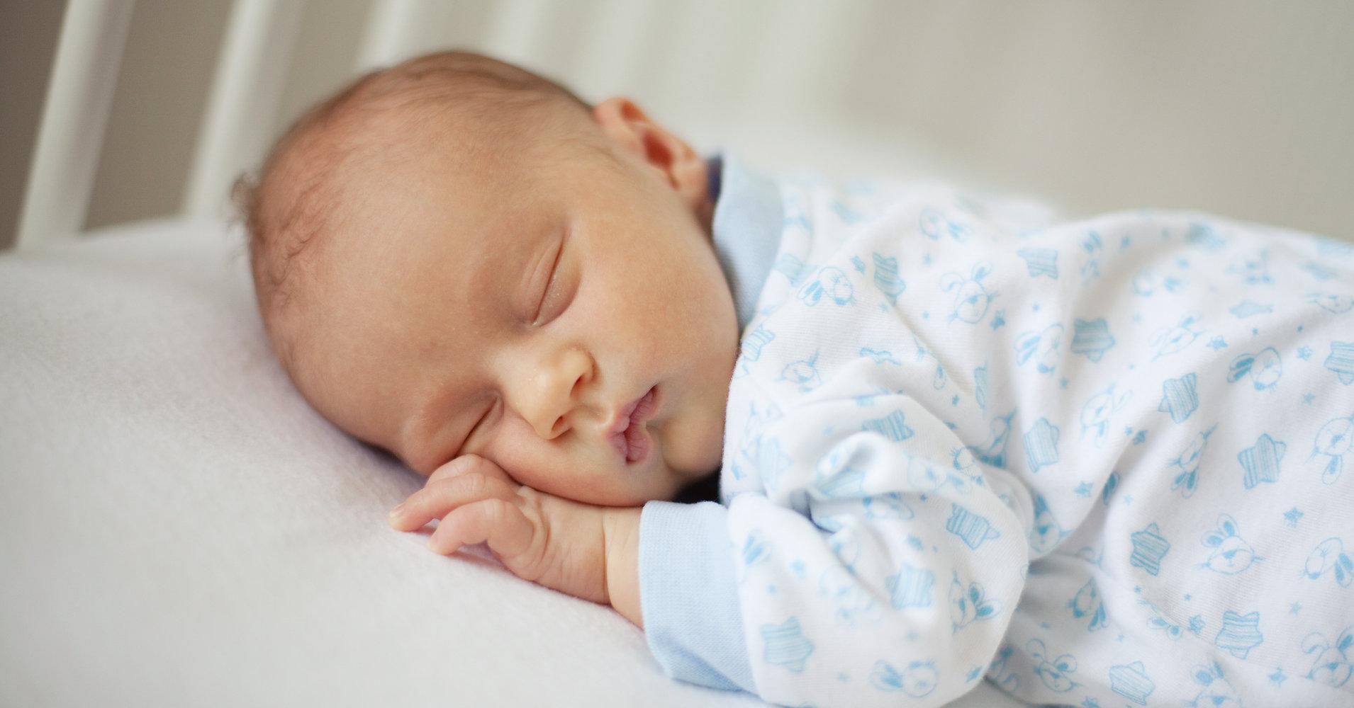 Полезно ли новорожденному спать на животе thumbnail