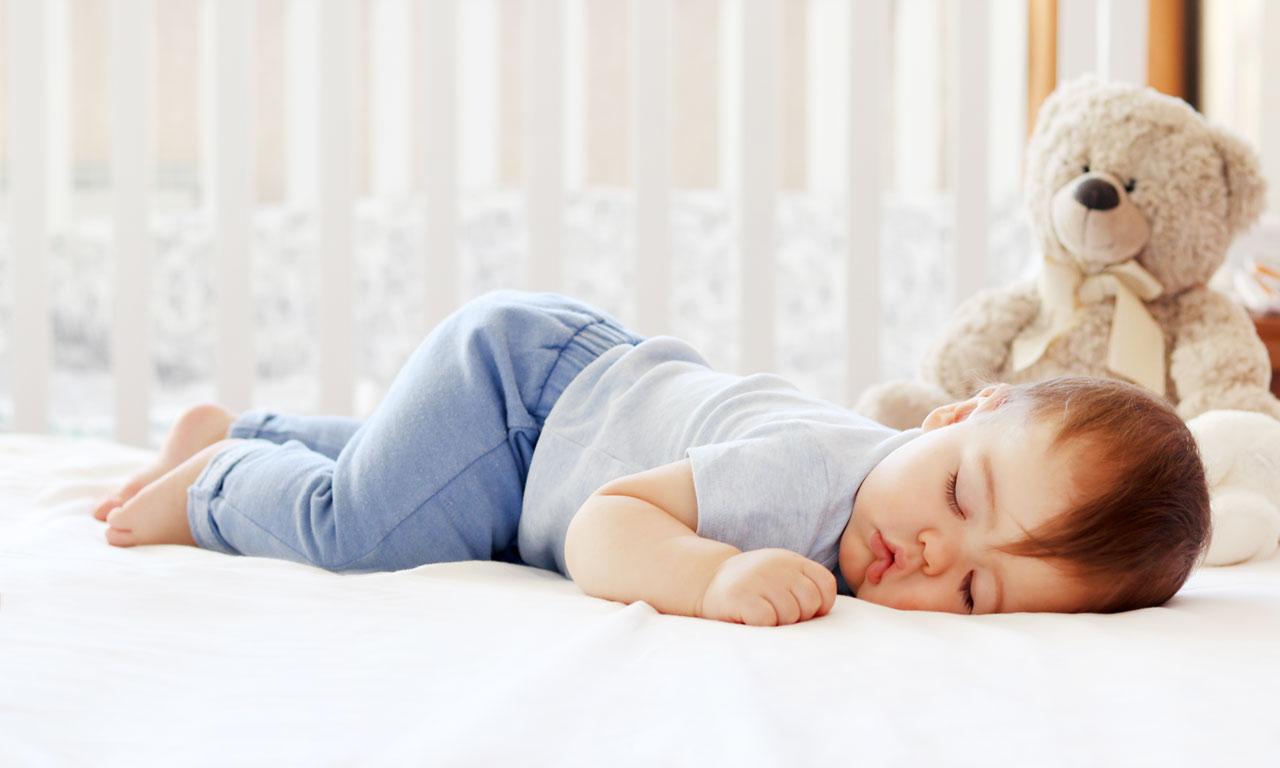 Может ли ребенок задохнуться во сне лежа на животе 5 месяцев thumbnail
