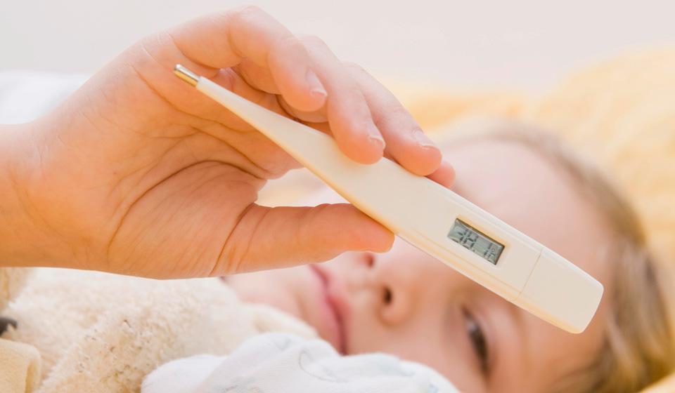 Почему у ребенка держится температура у ребенка причины thumbnail