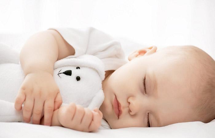 Как часто спит ребенок в 1 год thumbnail