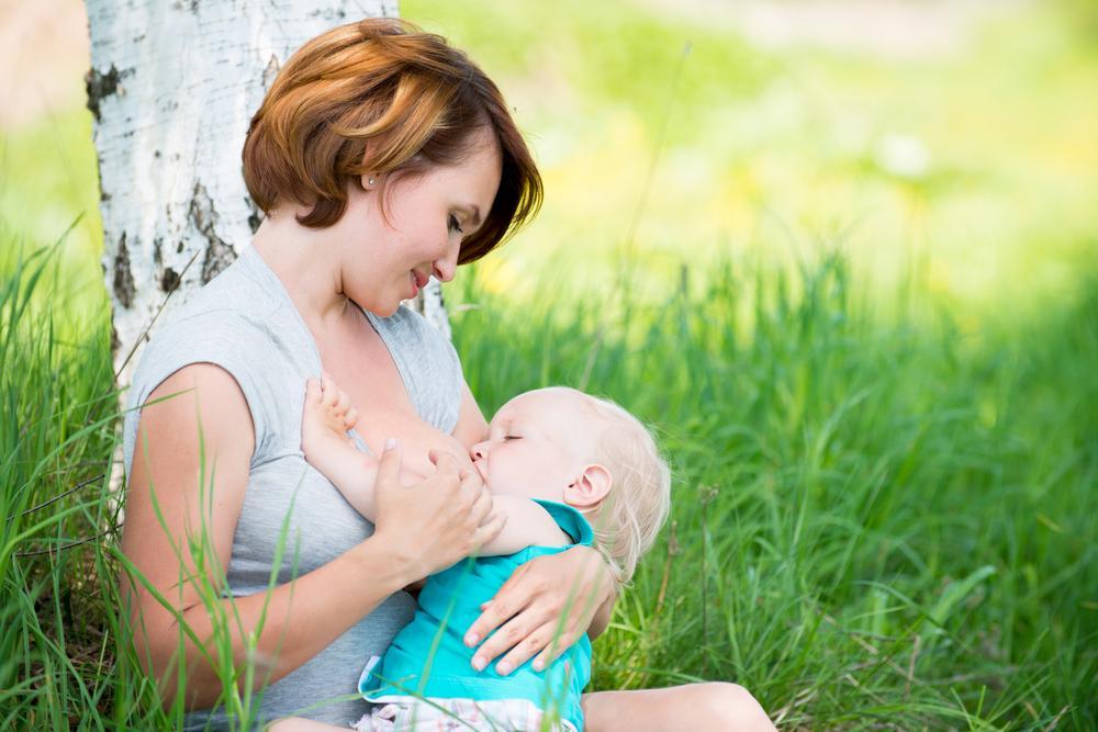 Грудное вскармливание – важнейшая составляющая нормального роста и развития младенца