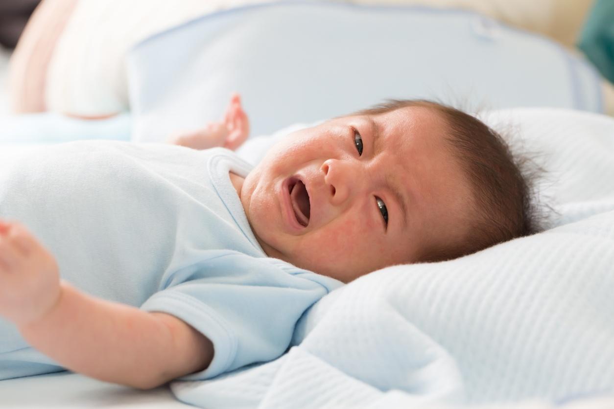 Ребенок 7 месяцев развитие не спит thumbnail