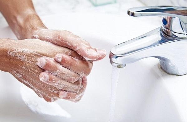 Мыть руки в период простуды необходимо