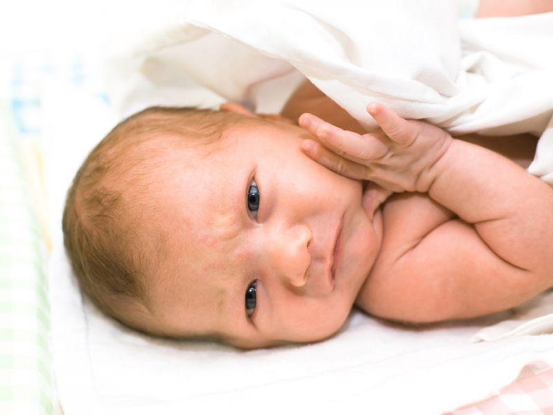 Развитие ребенка первого месяца рождения thumbnail