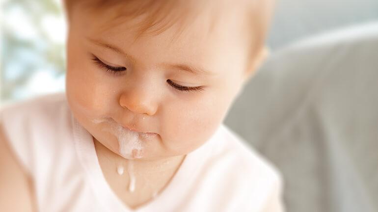 Ребенок в 2 года пьет воду и рвет thumbnail