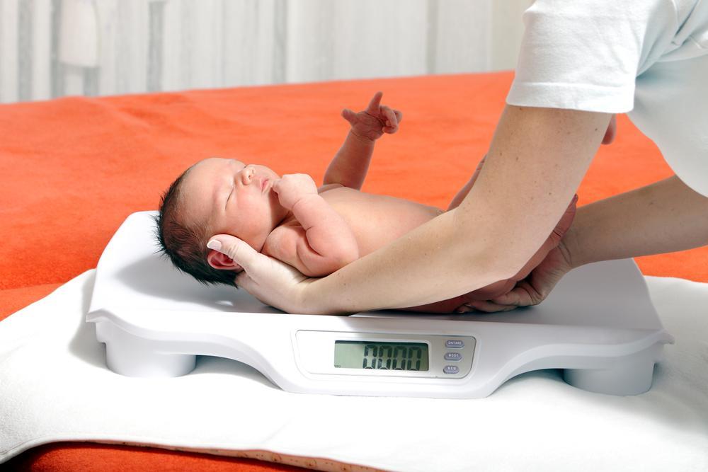 Новорожденным детям свойственна физиологическая потеря веса