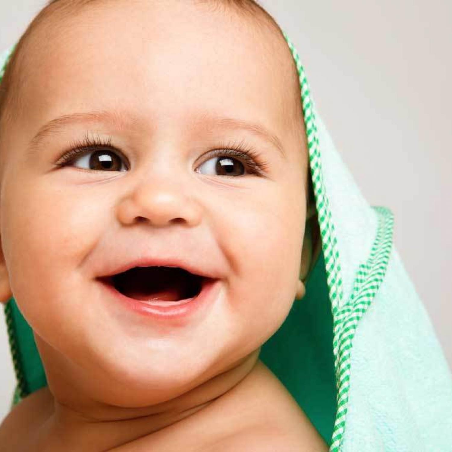 В определенный момент беззубая улыбка малыша перестает умилять родителей