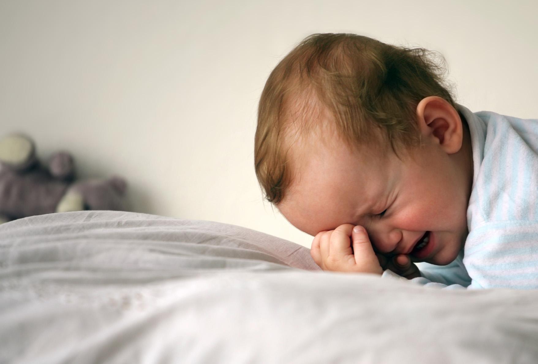 Почему новорожденный хрипит во время сна thumbnail