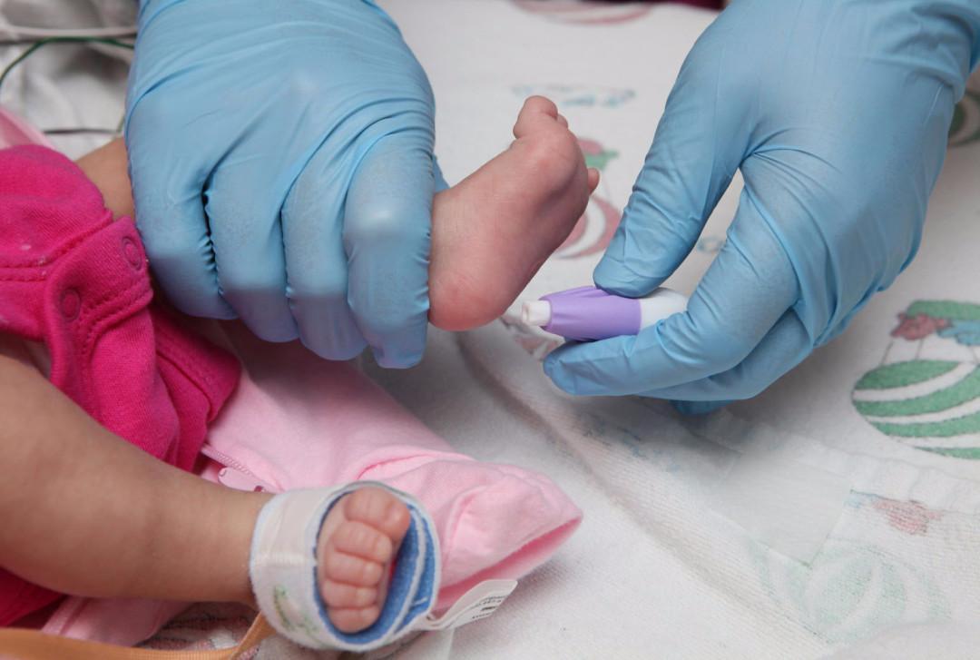 Подготовка младенца к анализу крови thumbnail