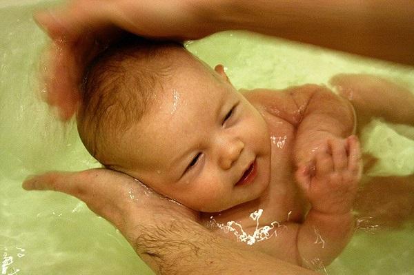 Чем полезно купание ребенка в ромашке thumbnail
