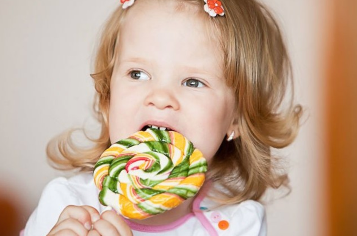 Аллергия на сладкое у ребенка чем кормить thumbnail
