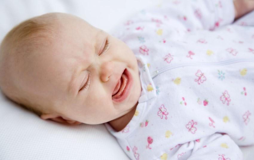 Ребенку 5 месяцев кричит и температура thumbnail