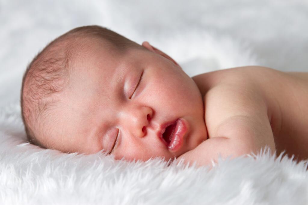 Насморк и чихание без температуры у ребенка 3 месяца thumbnail