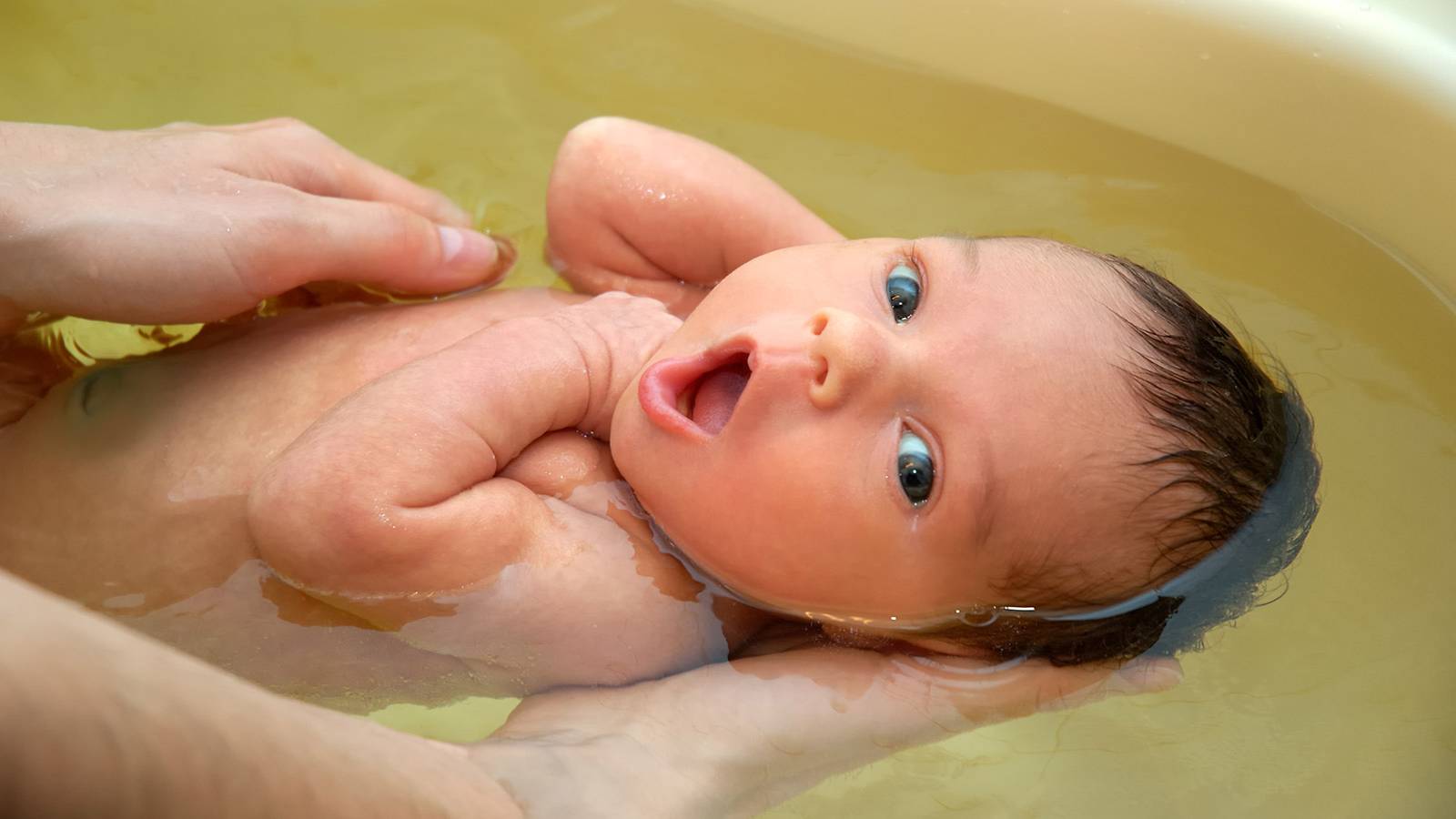 В каких травах купать новорожденного при сухой коже thumbnail