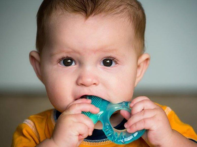 Могут ли у ребенка в 3 месяца резаться зубы температура thumbnail