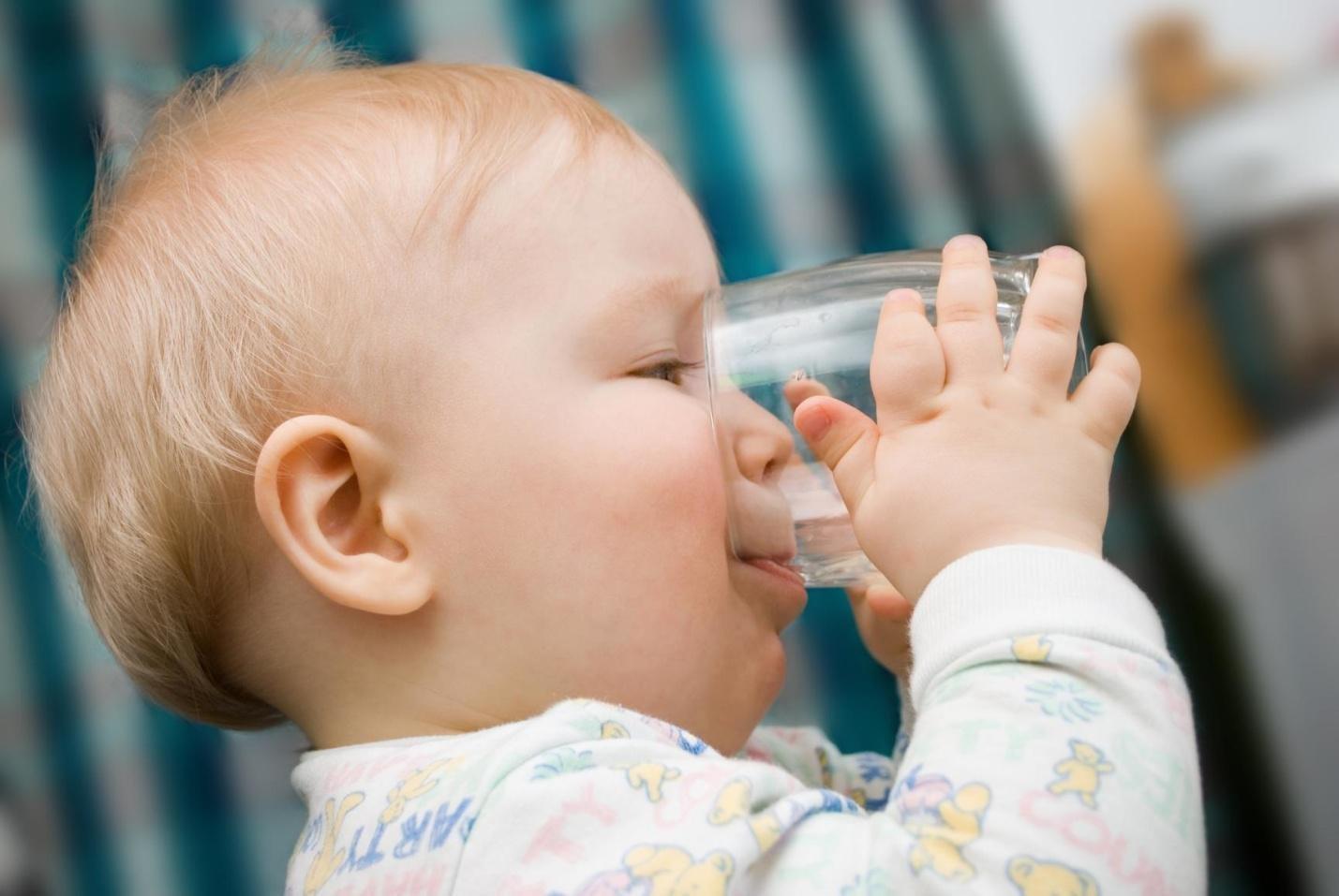 Можно ли растирать ребенка водкой при кашле и температуре thumbnail