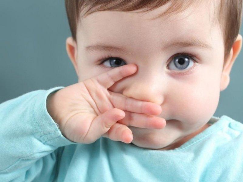 Ребенок 1 год трет нос thumbnail